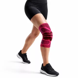 _Optimum Core Kniegelenkbandage getraagen Damen Pink Ultra Violet